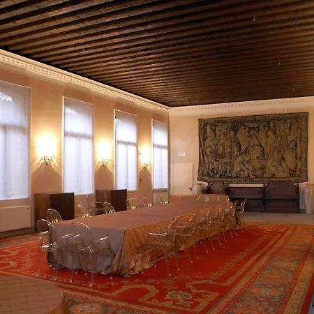 Bauer Palladio & البندقية